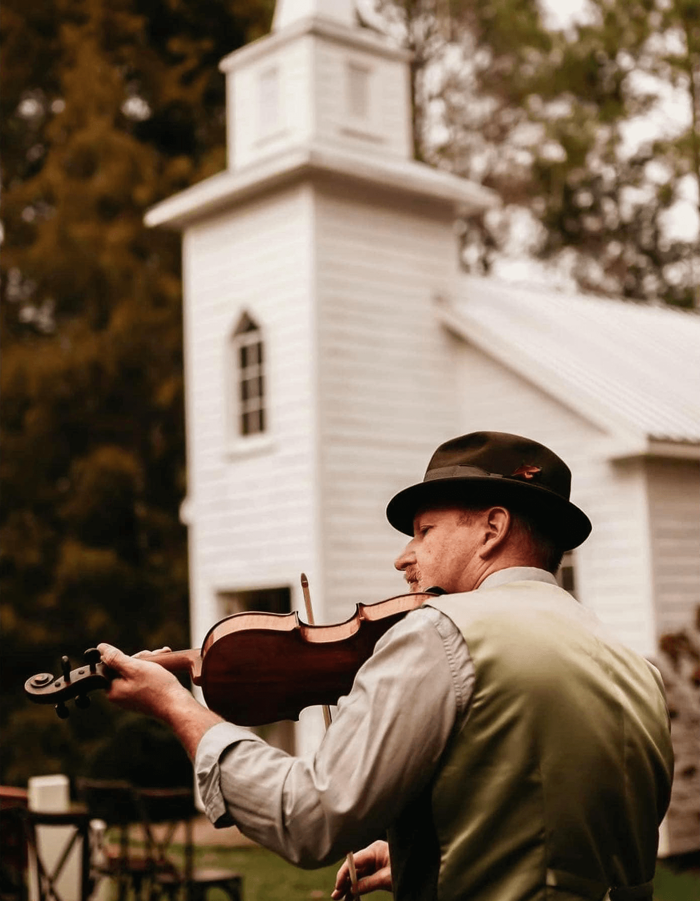 Chris Dempsey playing the Fiddle